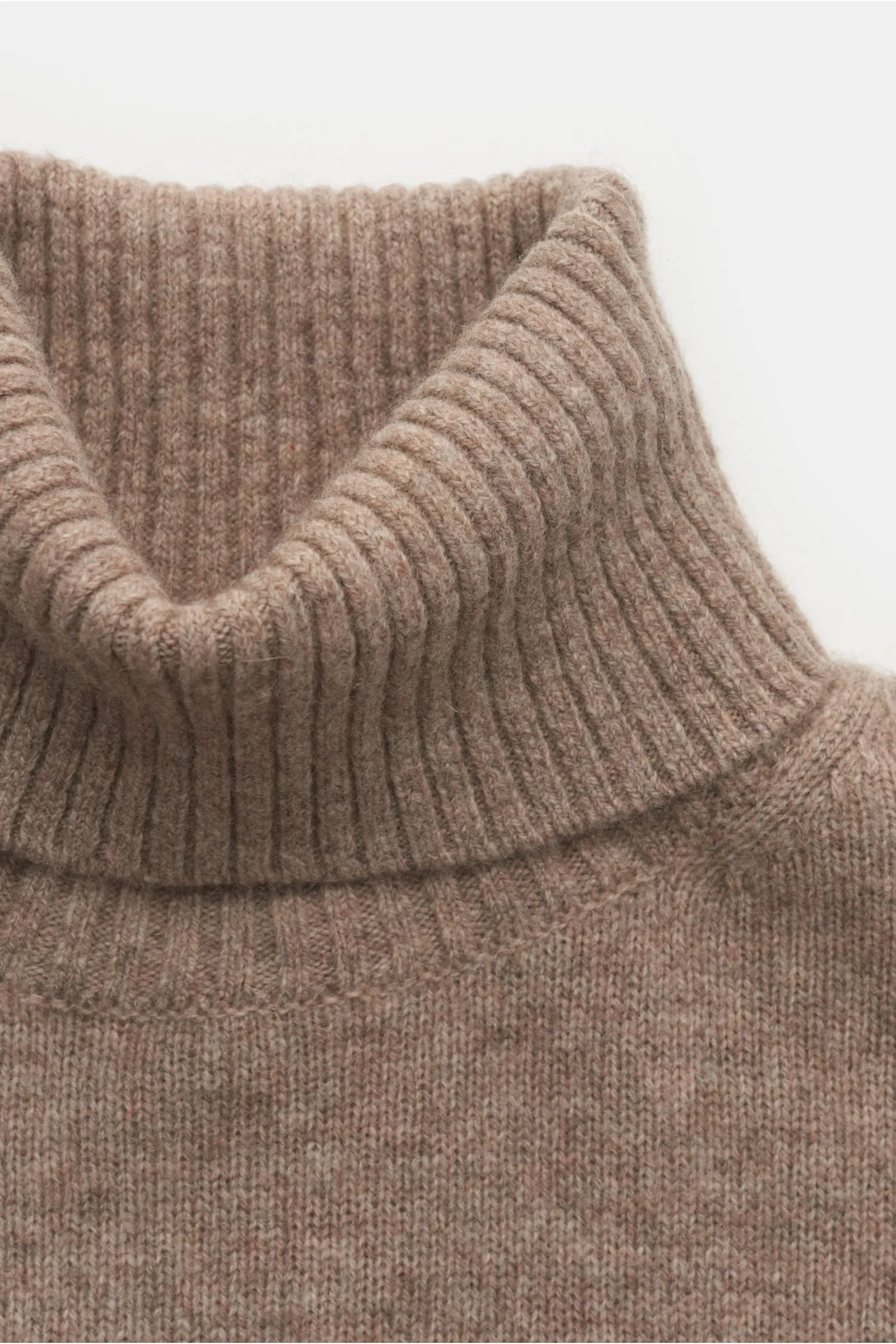 A.P.C. Turtleneck jumper beige