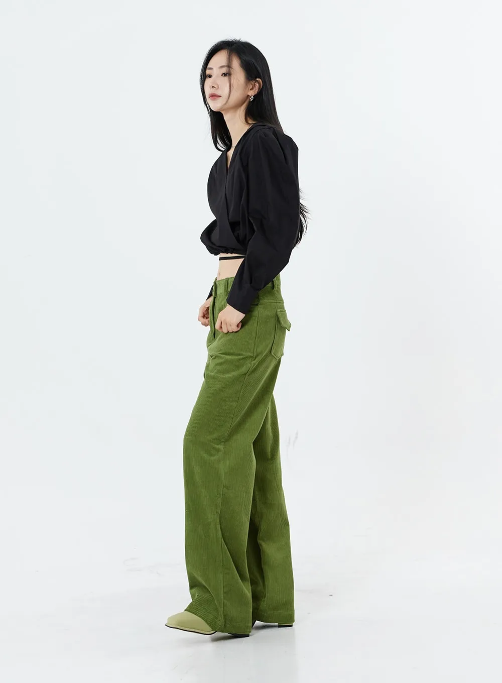 Corduroy wide leg pants with back pocket in size OS16.