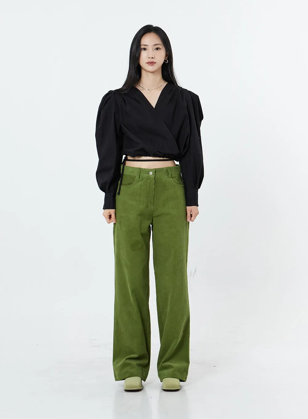 Corduroy wide leg pants with back pocket in size OS16.