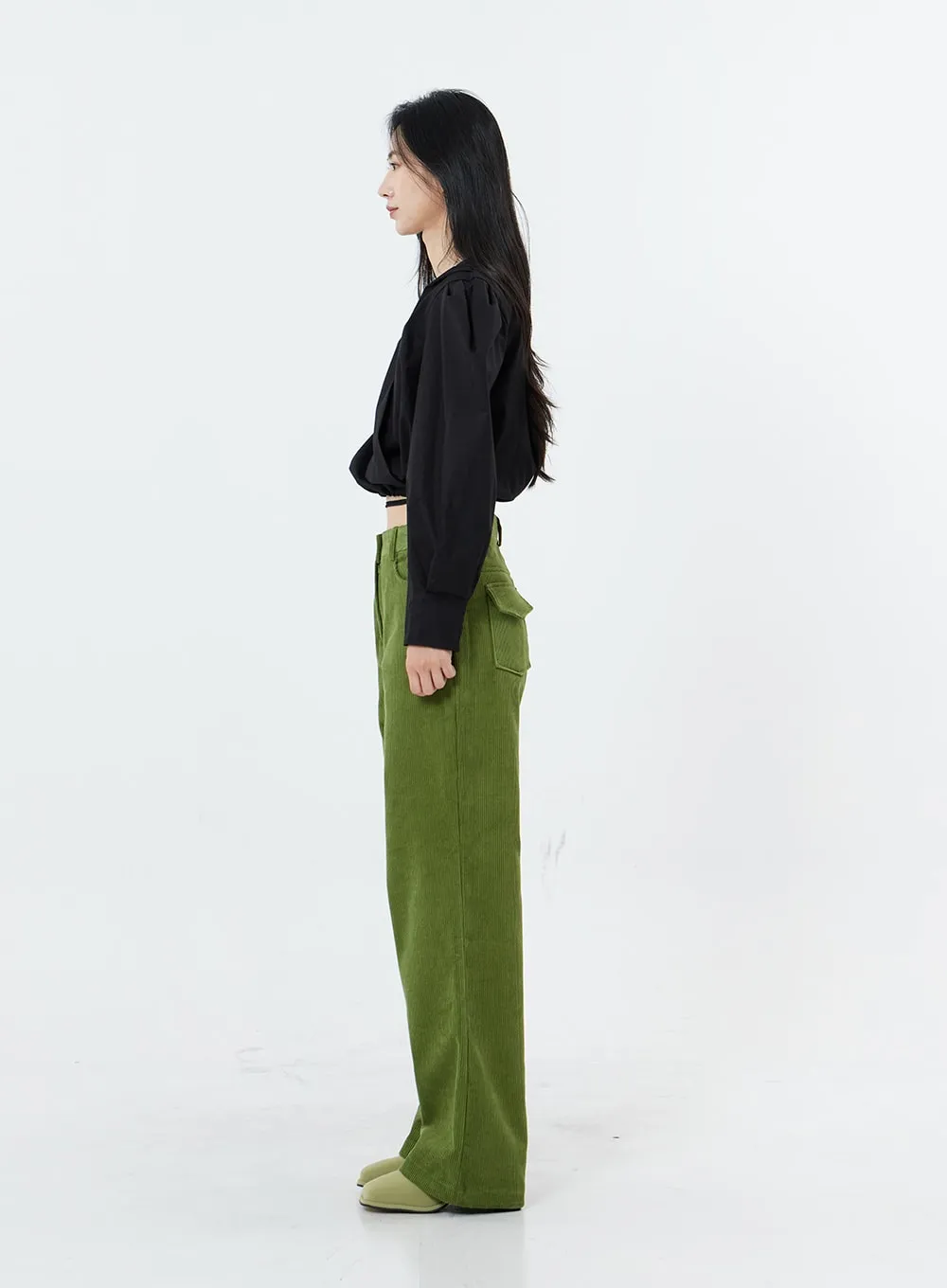 Corduroy wide leg pants with back pocket in size OS16.