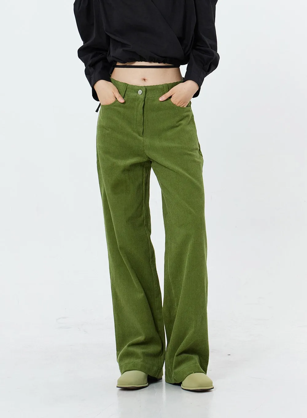 Corduroy wide leg pants with back pocket in size OS16.