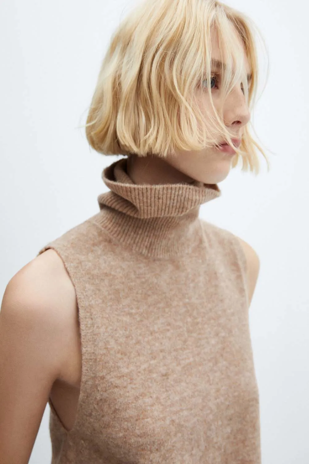 Knitted turtleneck vest