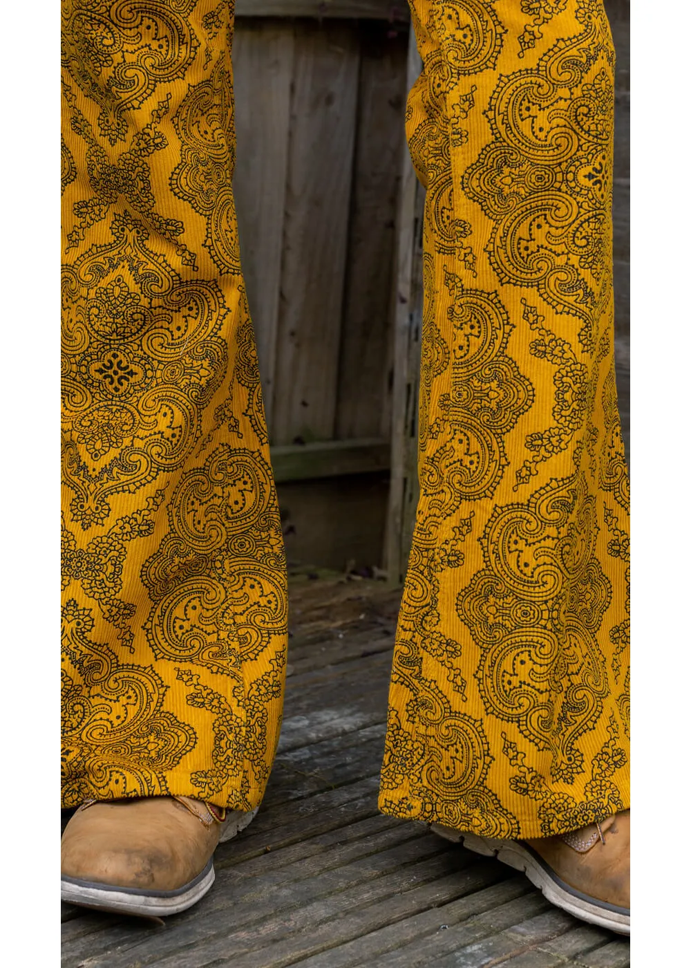 Run & Fly corduroy pants gold