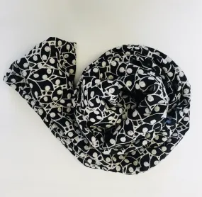 Stylish Eyelet Scarf: Shop Online Now for the Perfect Fashion Accessory!